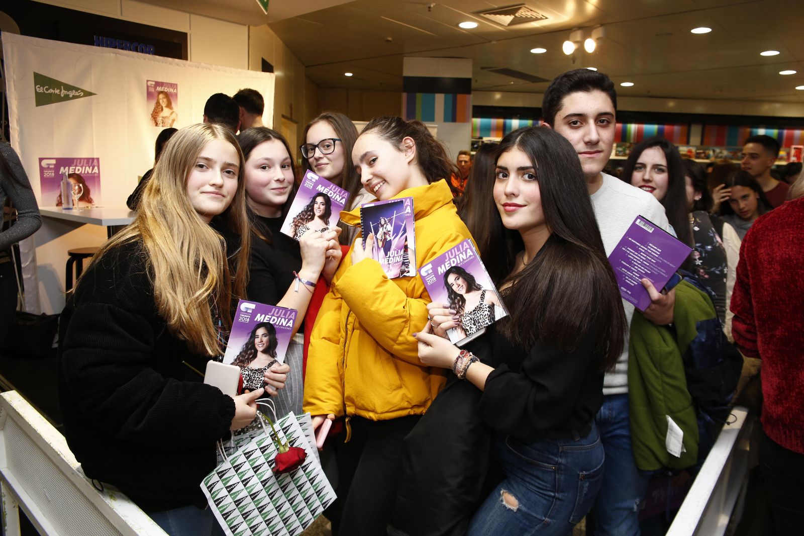 Imágenes de la firma de discos de Julia Medina de 'OT' en Granada