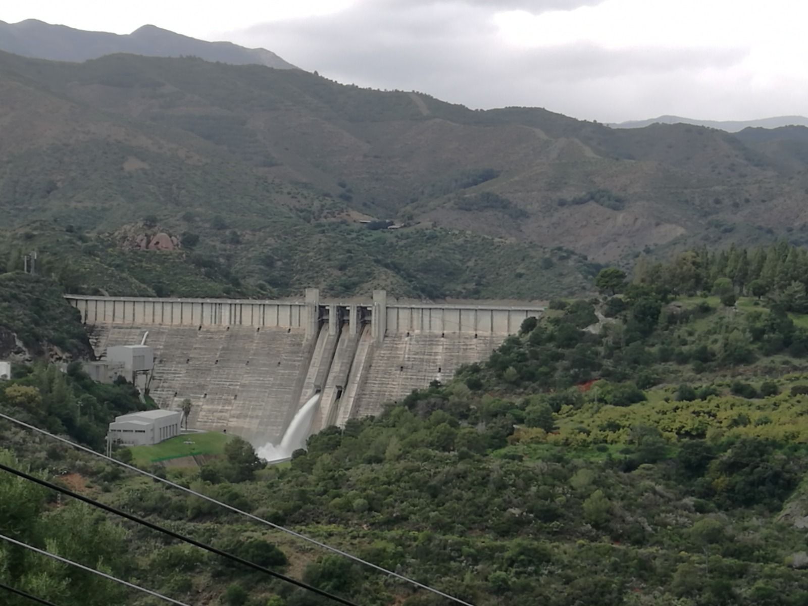 El embalse de la Concepción, en Istán, tras las últimas lluvias, en imágenes