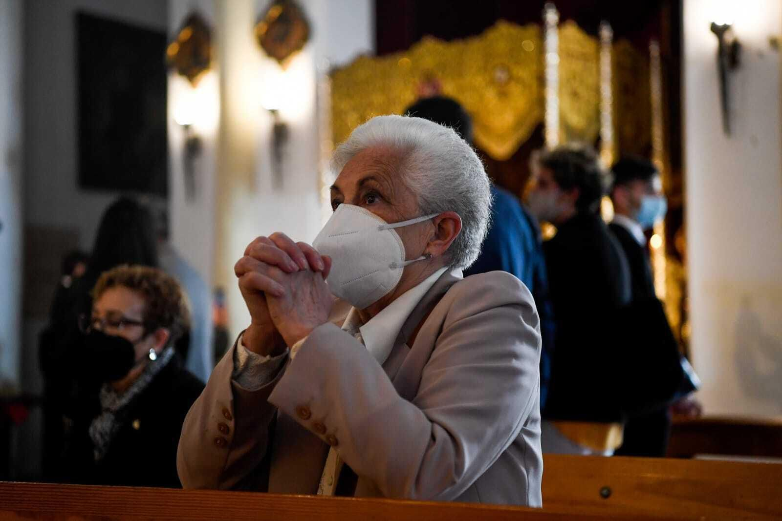 Veneración a los titulares de la hermandad de los Favores