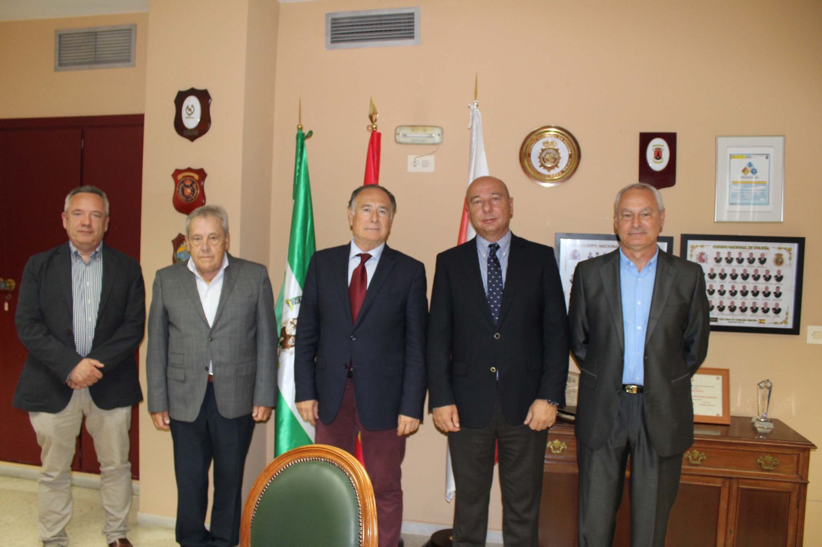 Con la Policía Nacional y Guardia Civil