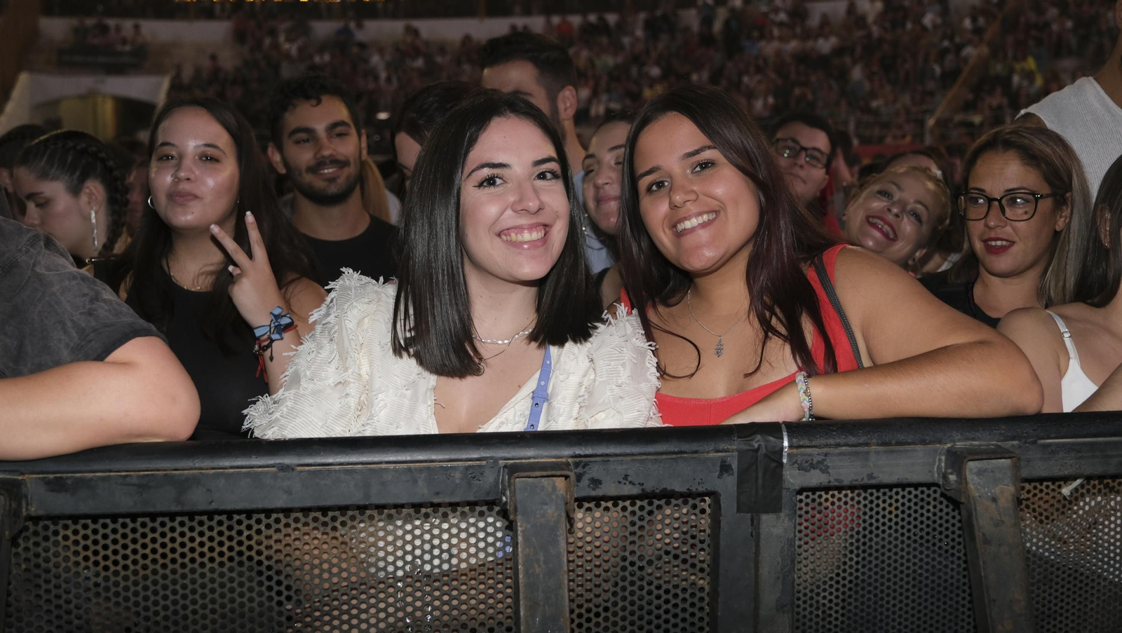 El concierto de Melendi llena de fans la Plaza de Toros de Almería, en imágenes