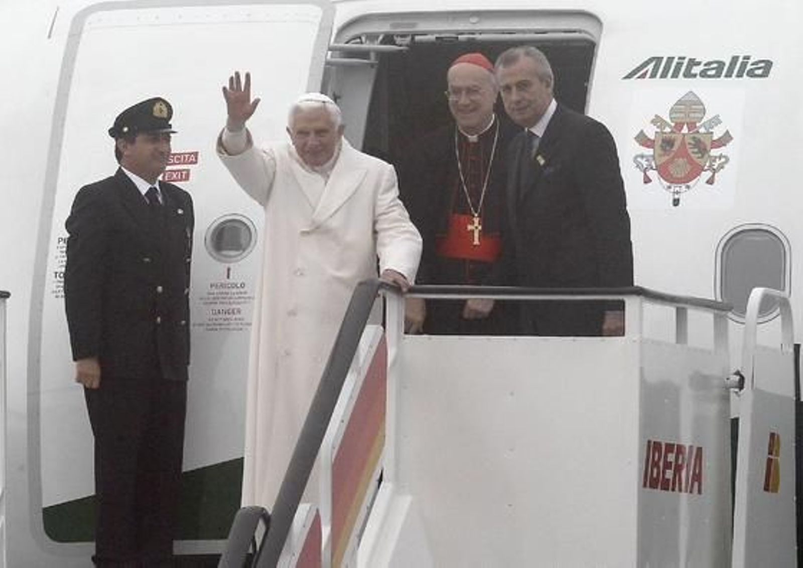 El papa Benedicto XVI realizó su primera parada en España en Santiago de Compostela. 

Foto: EFE