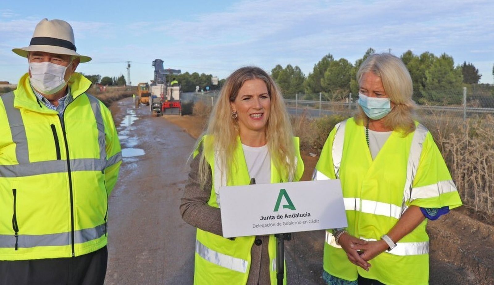 La delegada del Gobierno andaluz en Cádiz, Ana Mestre, en la A-480.