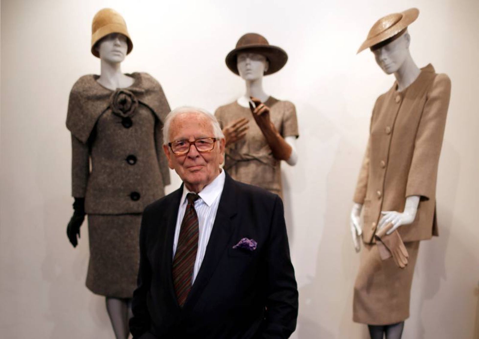 Pierre Cardin, en el museo que muestra algunas de sus creaciones.