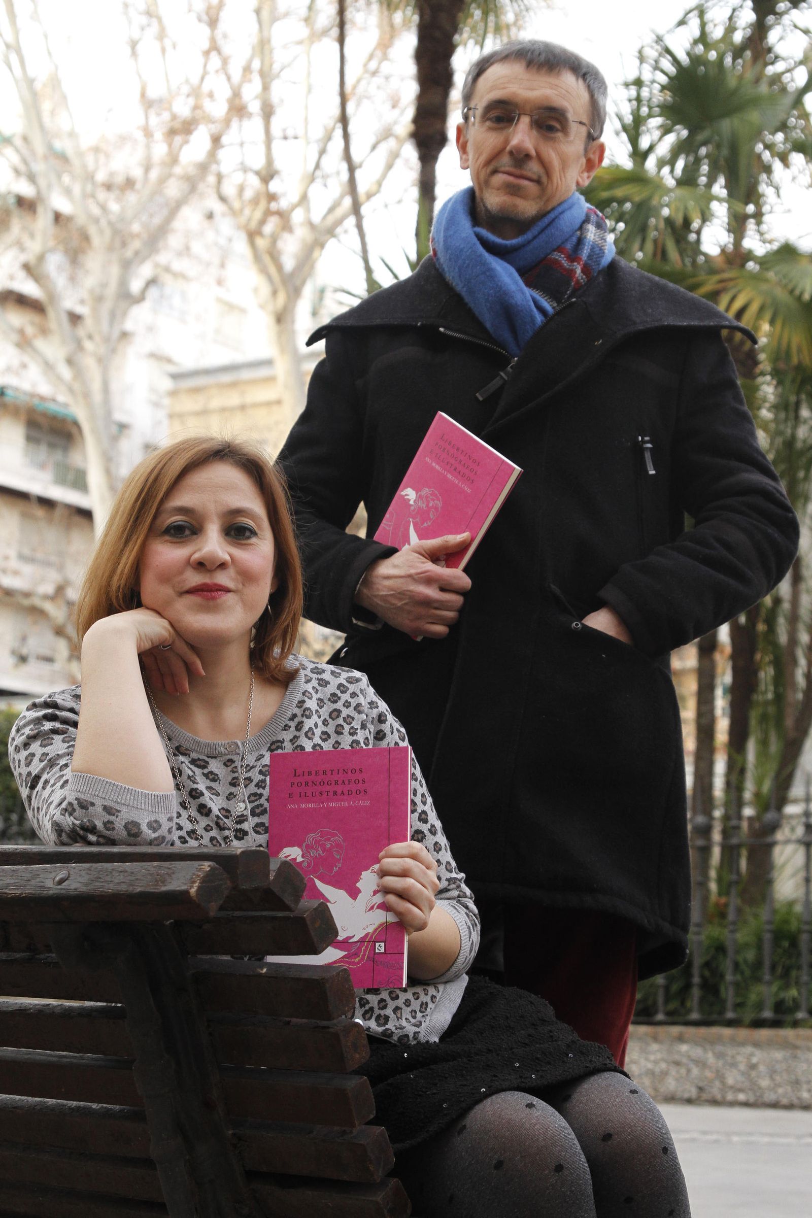 Los escritores Ana Morilla y Miguel Angel Cáliz.