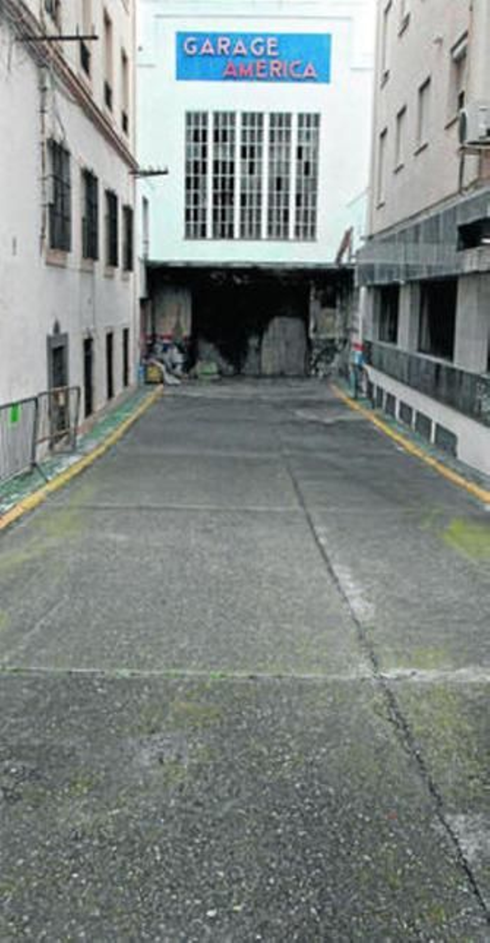 El histórico Garage América cuenta con 90 plazas de estacionamiento.