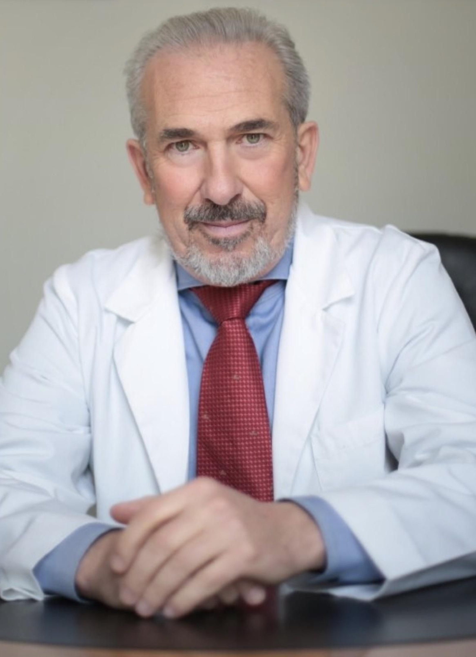 Dr. Pedro Caro.