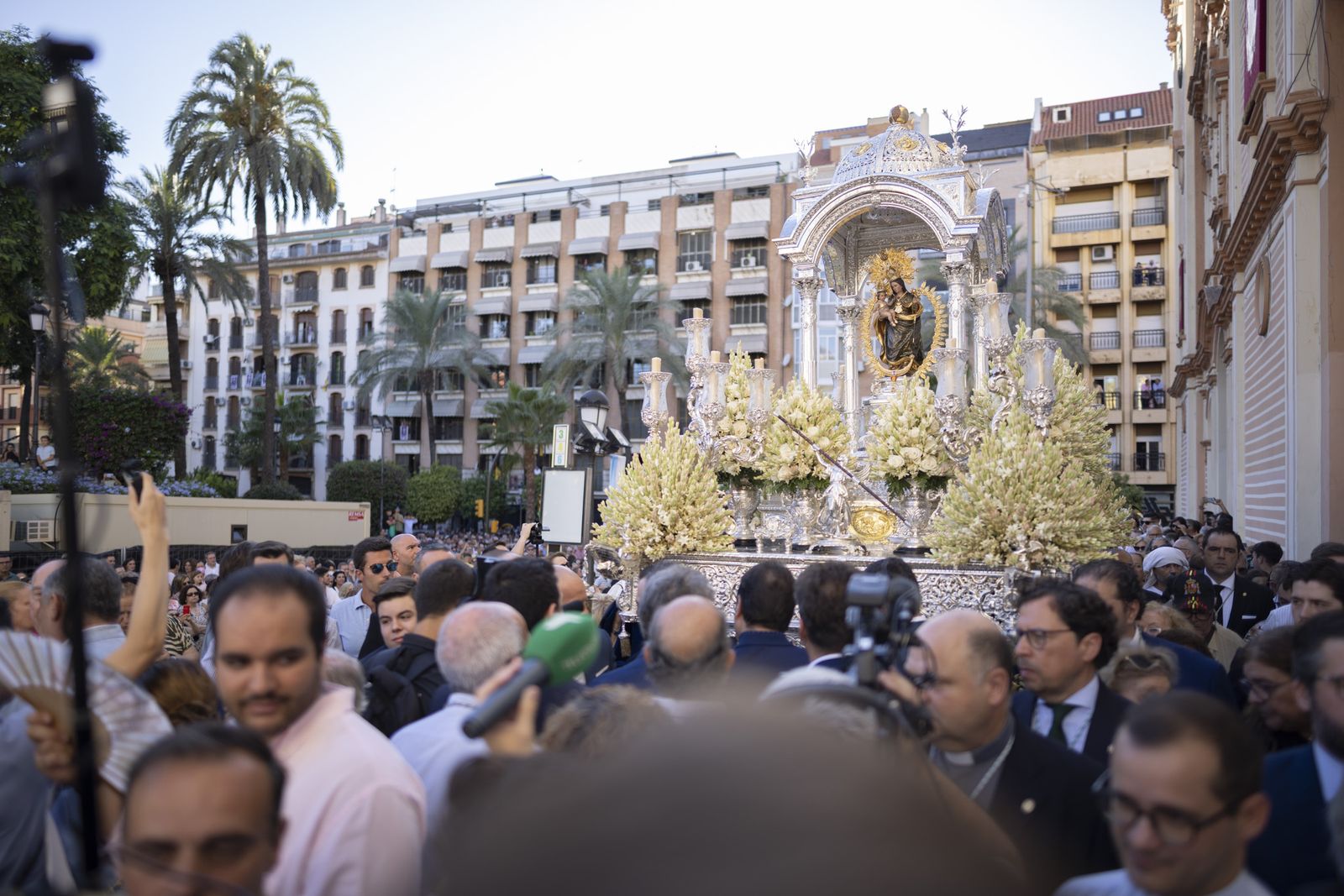 Imágenes de la salida de la Virgen de la Cinta desde la Catedral hacia el Santuario