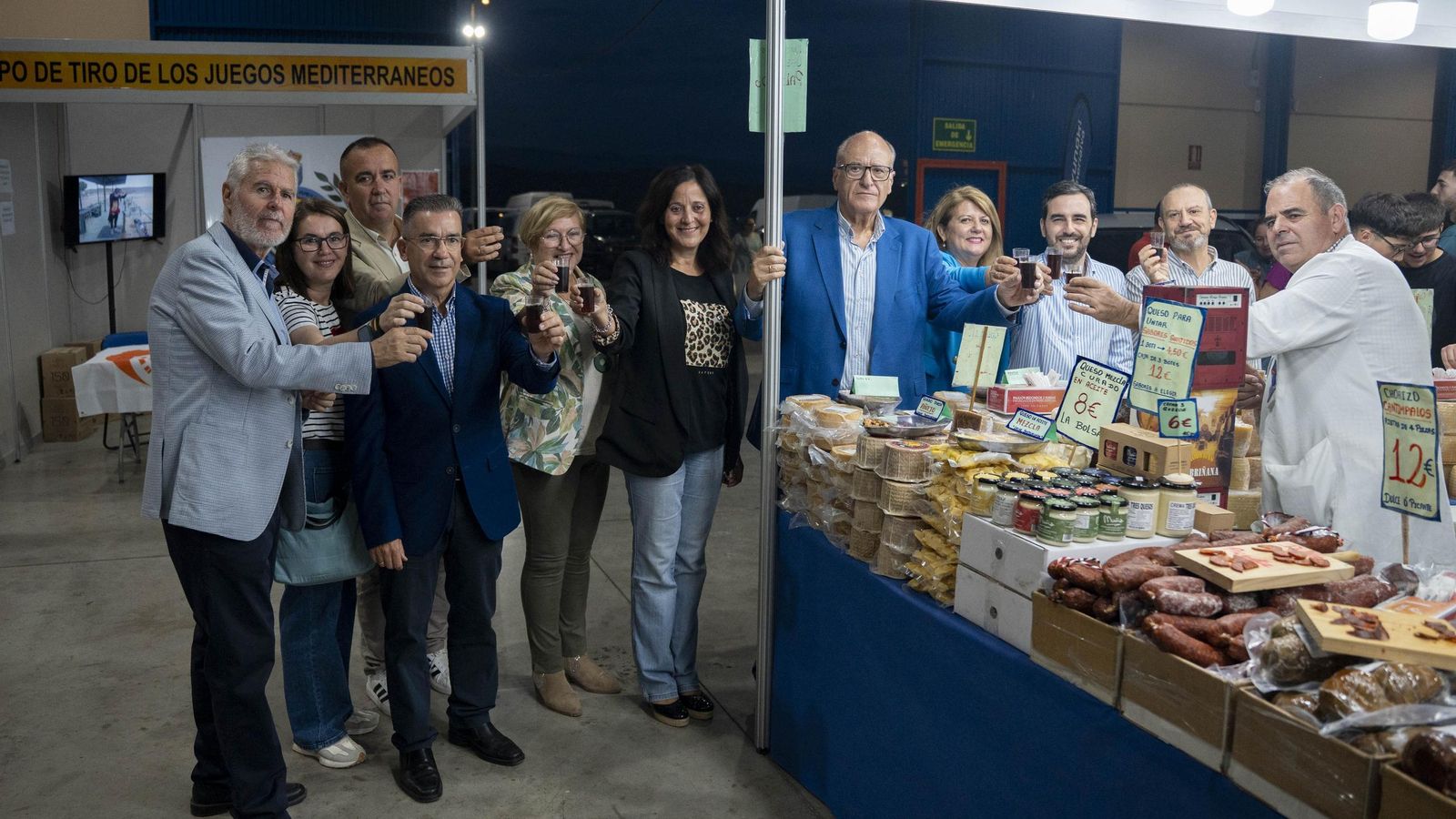 Una treintena de puestos ofrecen productos locales