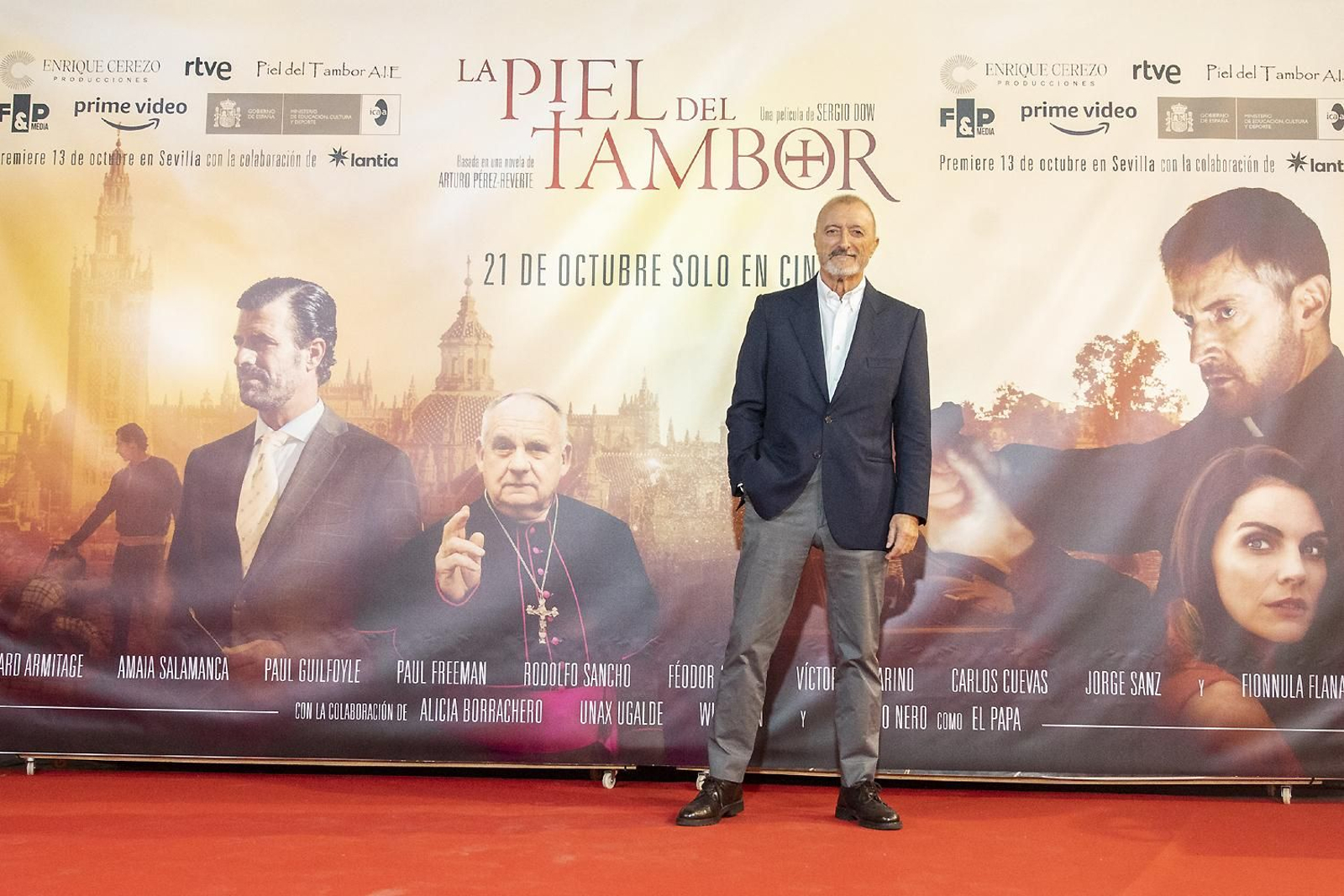 Las imágenes del preestreno de 'La piel del tambor' en Sevilla