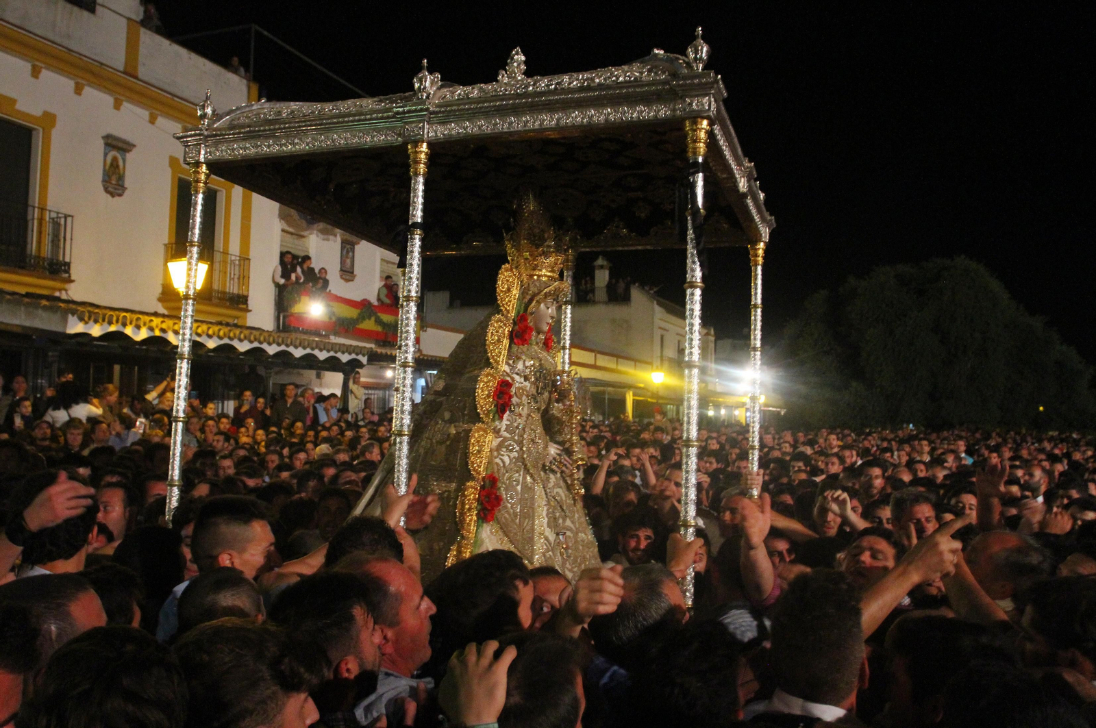 Salto a la reja de los almonteños.