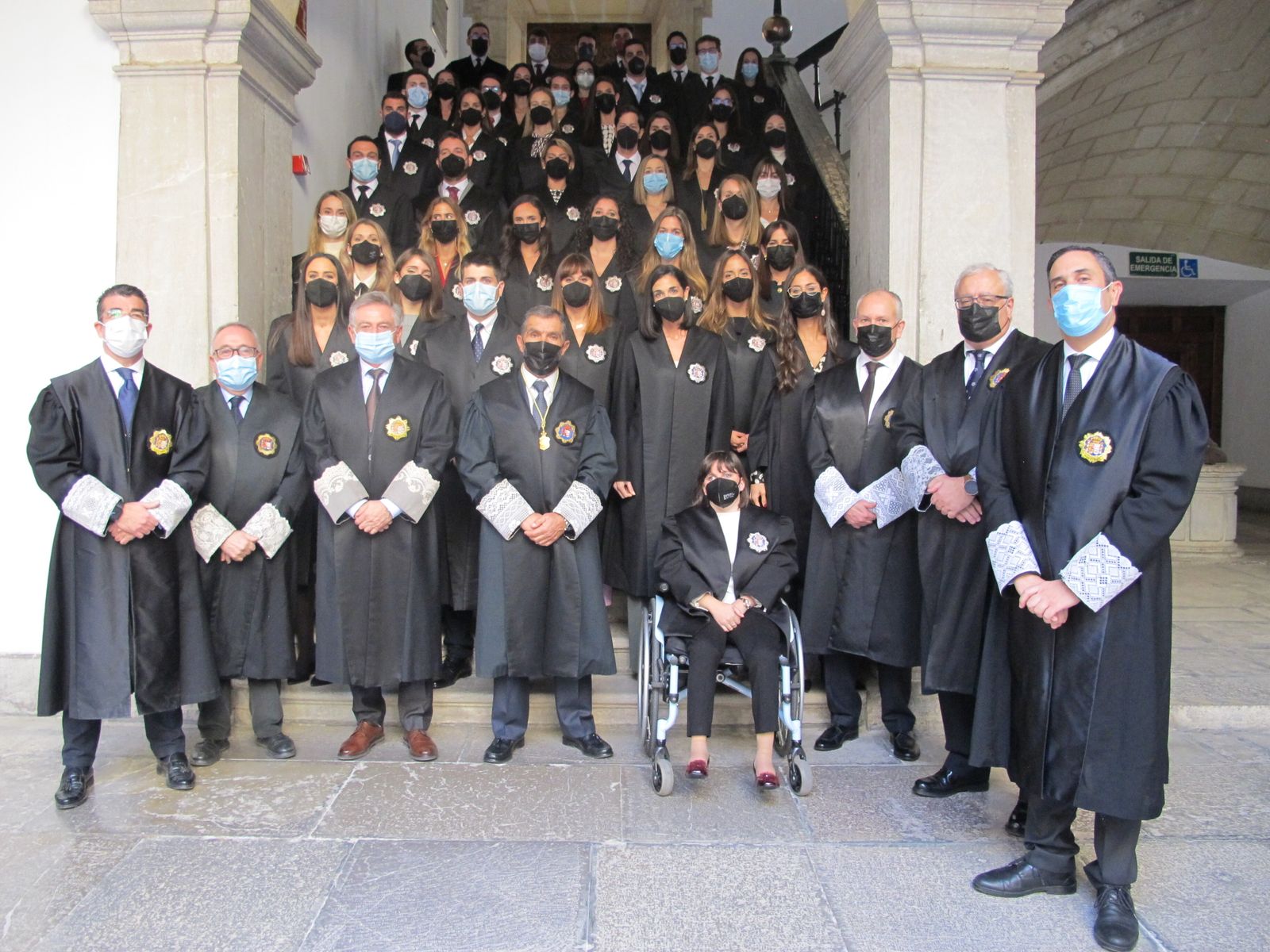Los nuevos jueces junto a Lorenzo del Río, presidente del TSJA.