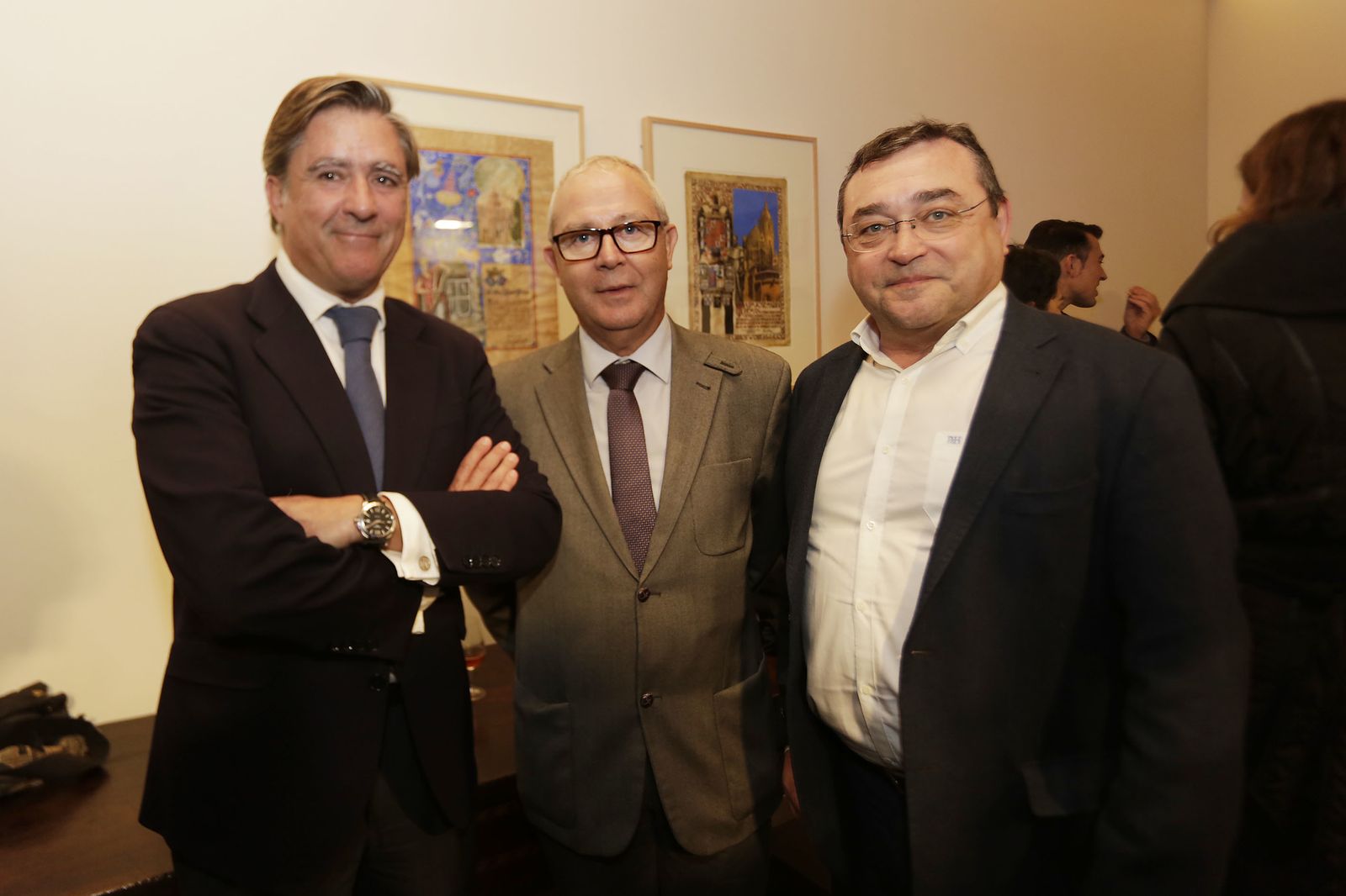 El presidente de la Audiencia Provincial, Manuel Estrella, junto con el delegado de la Junta en la provincia, Juan Luis Belinzón y Juan Ramón Astorga, de Airbús.