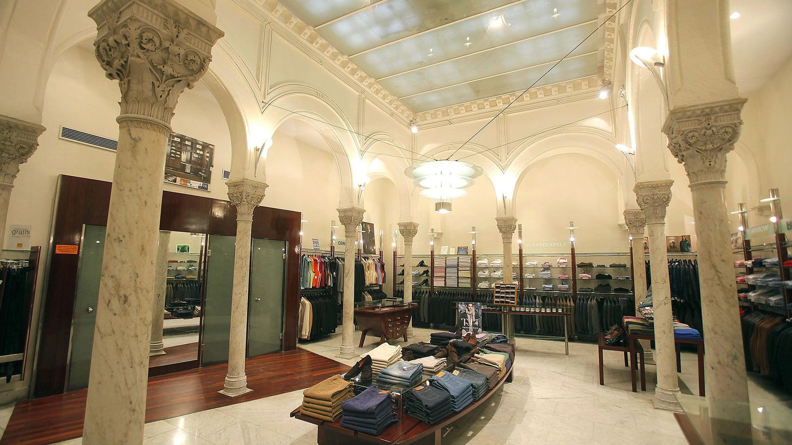 ISI, uno de los últimos grandes del textil gaditano que se mantiene abierto y con ganas de seguir. ISI, uno de los últimos grandes del textil gaditano que se mantiene abierto y con ganas de seguir.