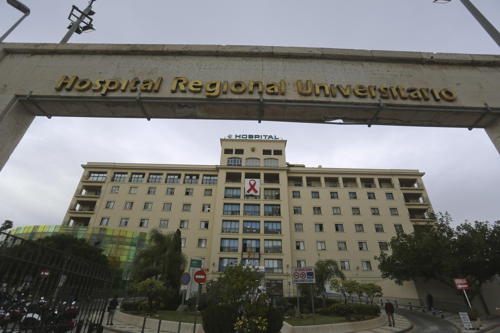 Fachada del Hospital Regional de Málaga.