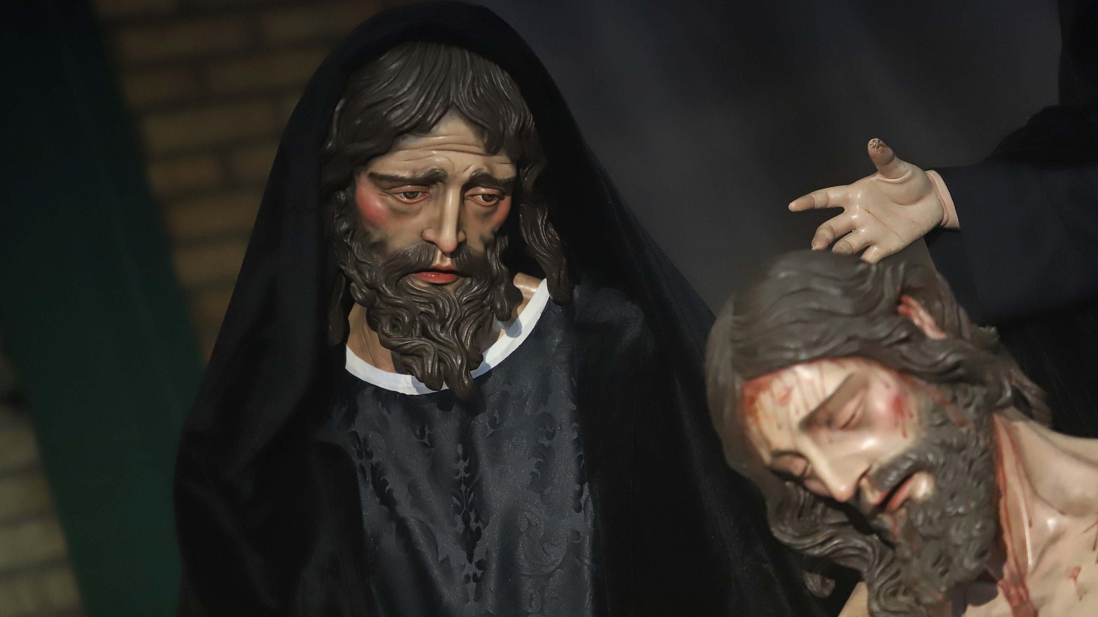 Fotos del Viernes Santo en Algeciras: Mortaja, Misericordia y Santo Entierro