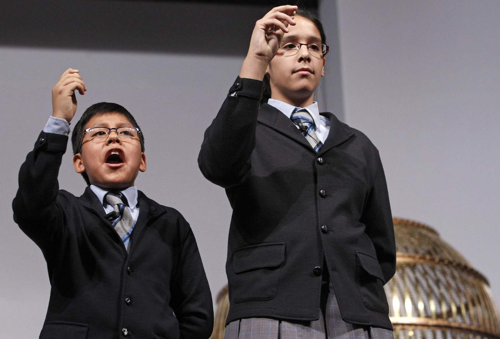 Niños de San Ildefonso cantando los números