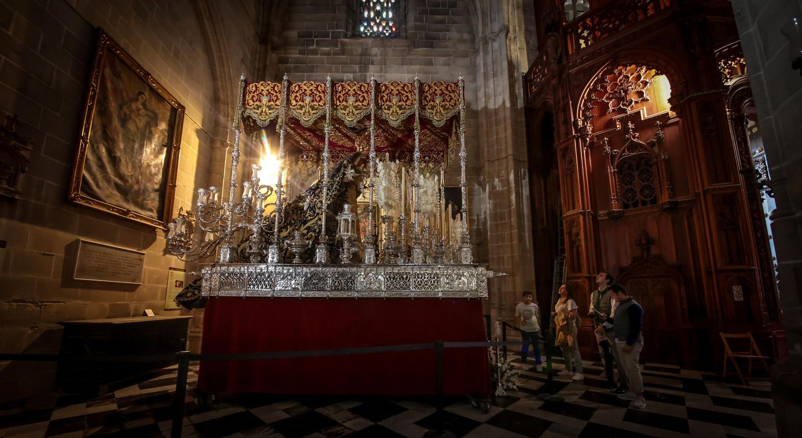 Imágenes de la visita a los templos tras el aplazamiento de la Magna Mariana de Jerez