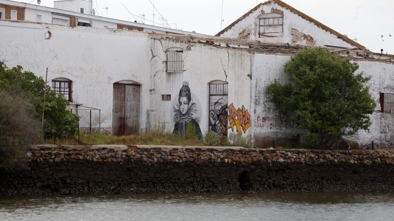'La guardiana del Guadiana' vista desde una embarcación