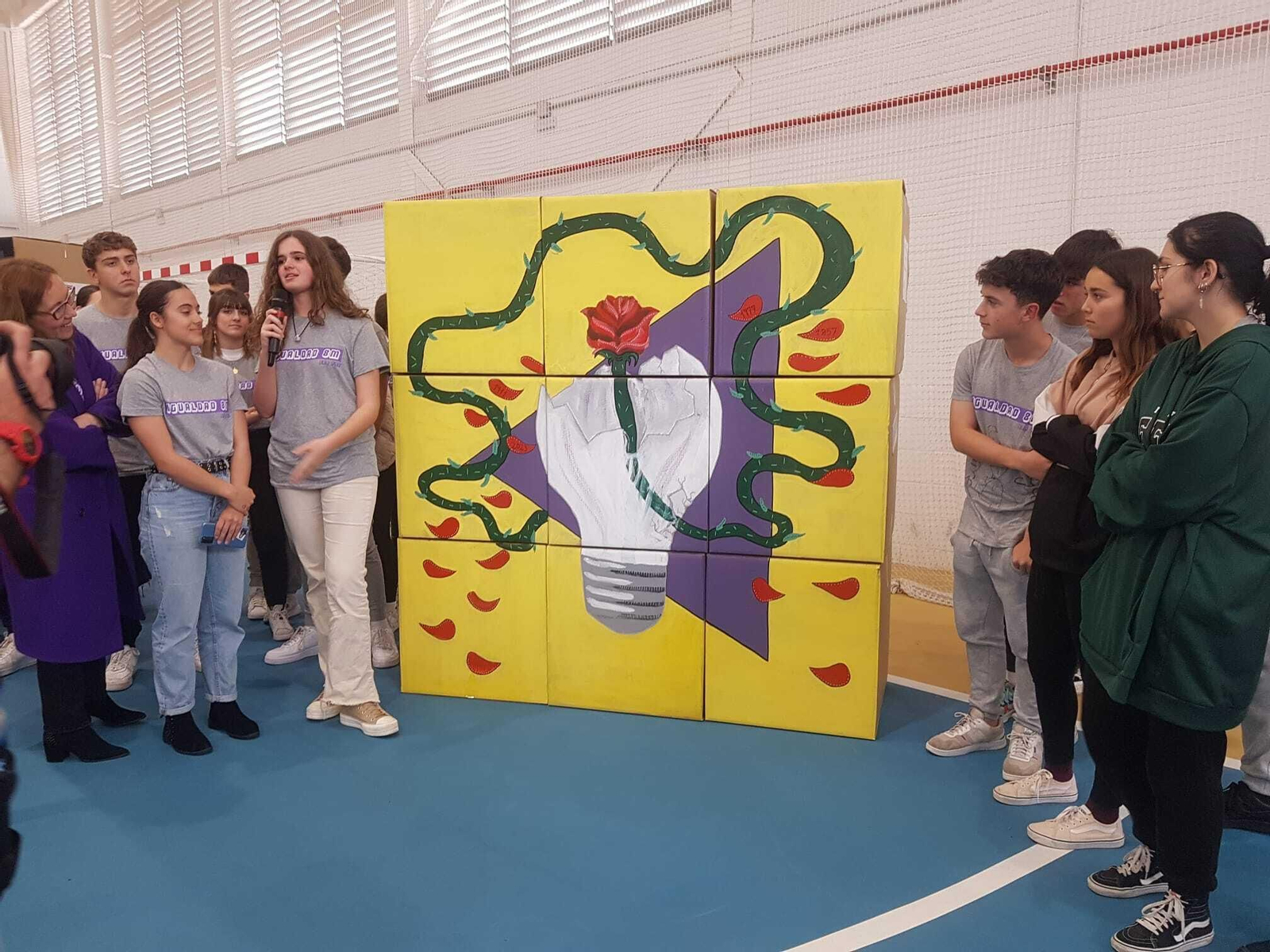 Imágenes del acto por el 8-M organizado en San Fernando con los institutos.