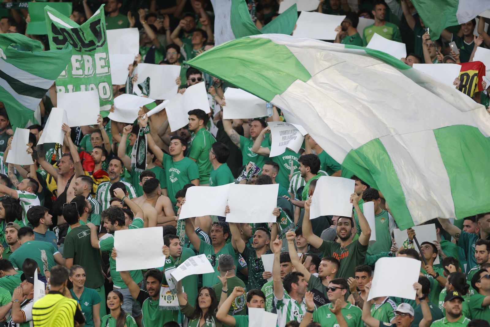 Búscate en las fotos del Betis - Fiorentina