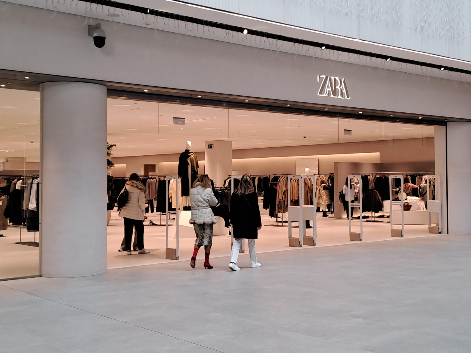 Así ha sido la reapertura del centro comercial Jaén Plaza