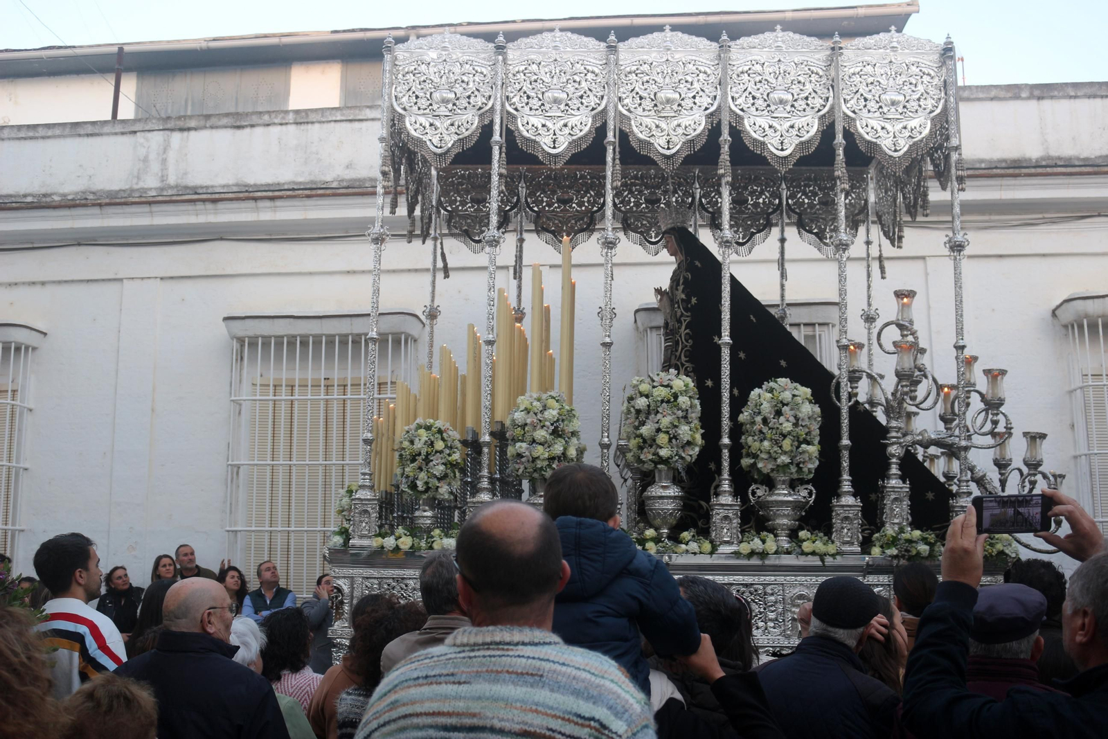 Las imágenes del Viernes Santo en Puerto Real 2023: Soledad