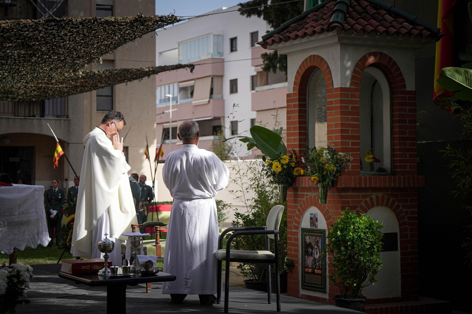 Celebración del Día del Pilar en el cuartel de la Guardia Civil de Jerez