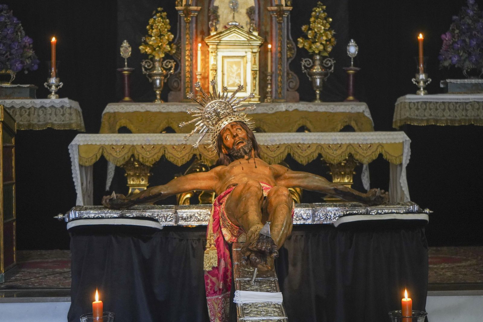 El besapiés al Cristo de San Agustín, en imágenes