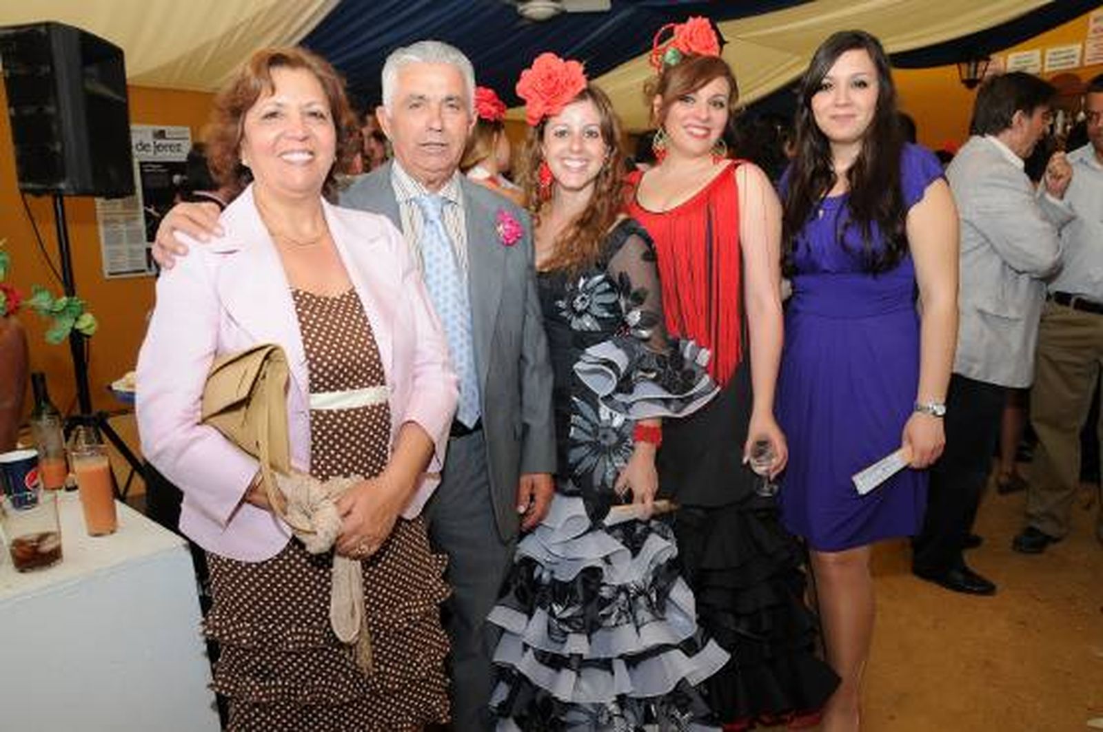 Mari Muñoz, Pepe Montero, de transporteMontero Hidalgo, con Aroa Lobo, Cristina Fernández Muñoz y su hermana, Paola

Foto: Manuel Aranda