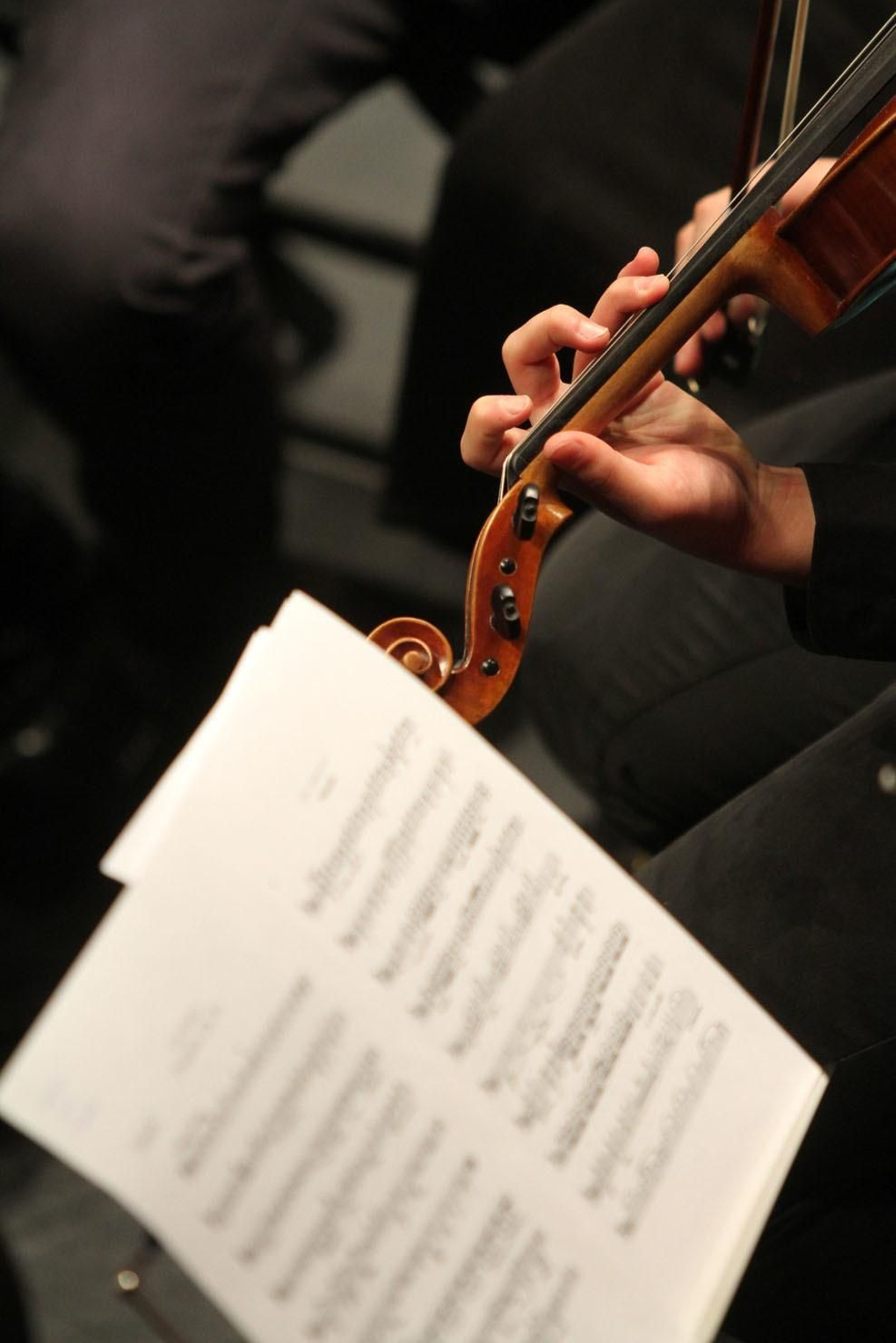 La Asociación de Industrias Químicas, Básicas y Energéticas de Huelva (Aiqbe) organiza un concierto que corre a cargo de la Orquesta Sinfónica del Conservatorio Profesional de Música de Huelva 'Javier Perianes'