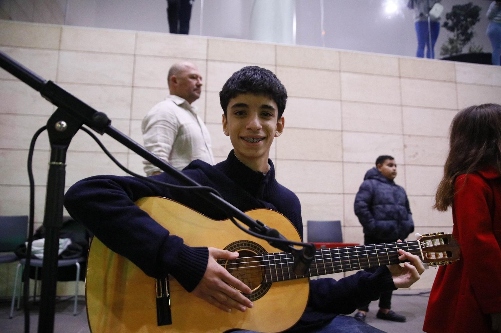 Las imágenes del encendido de la iluminación navideña en el Hospital Torrecárdenas de Almería