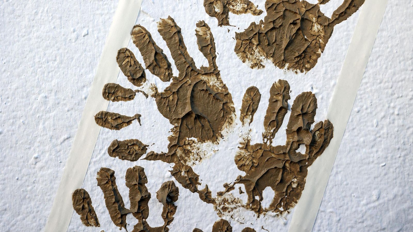 Imágenes del grafiti 'Valentía' en homenaje a las víctimas de la DANA