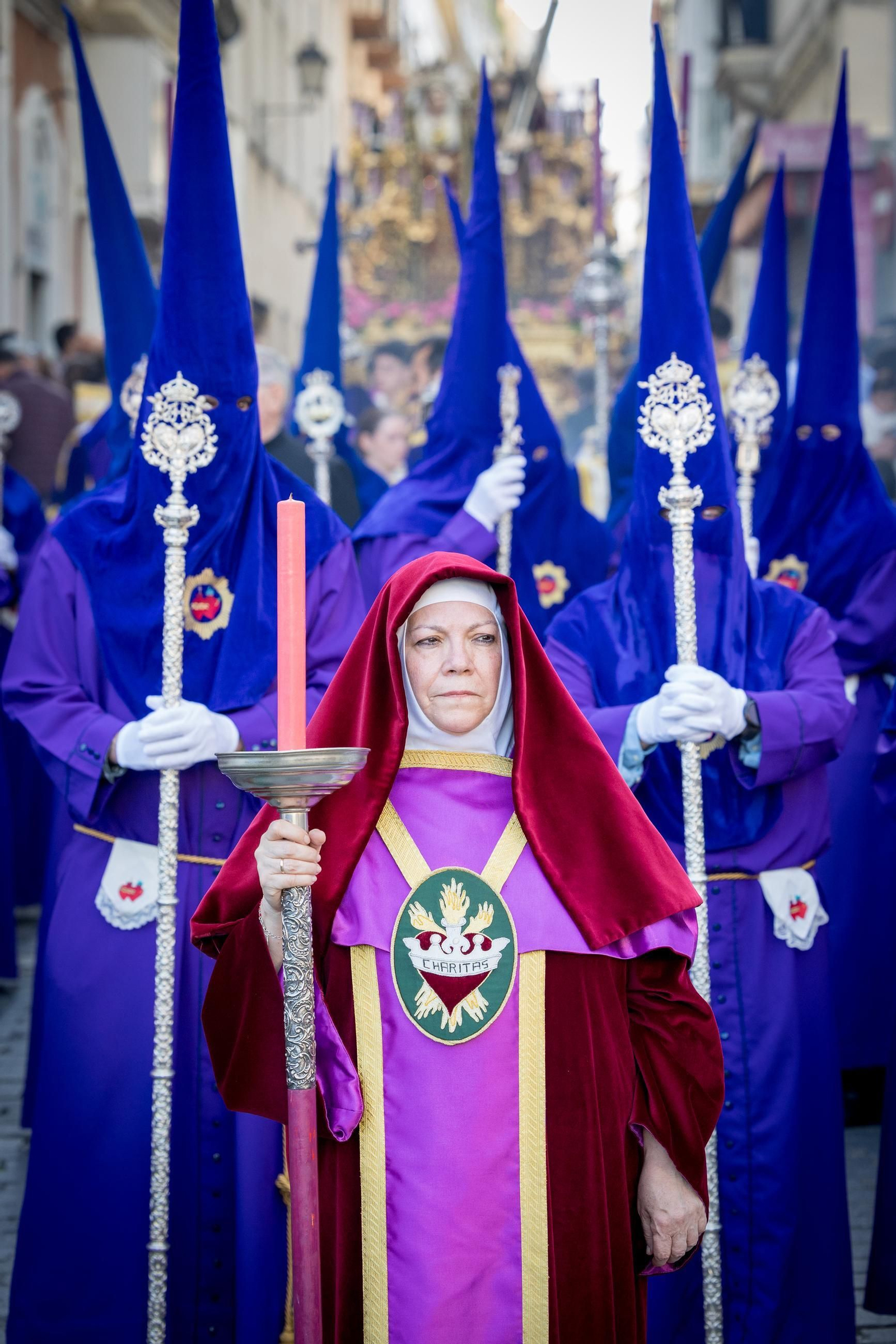 Imágenes de la salida de Afligidos en la Semana Santa de Cádiz 2025