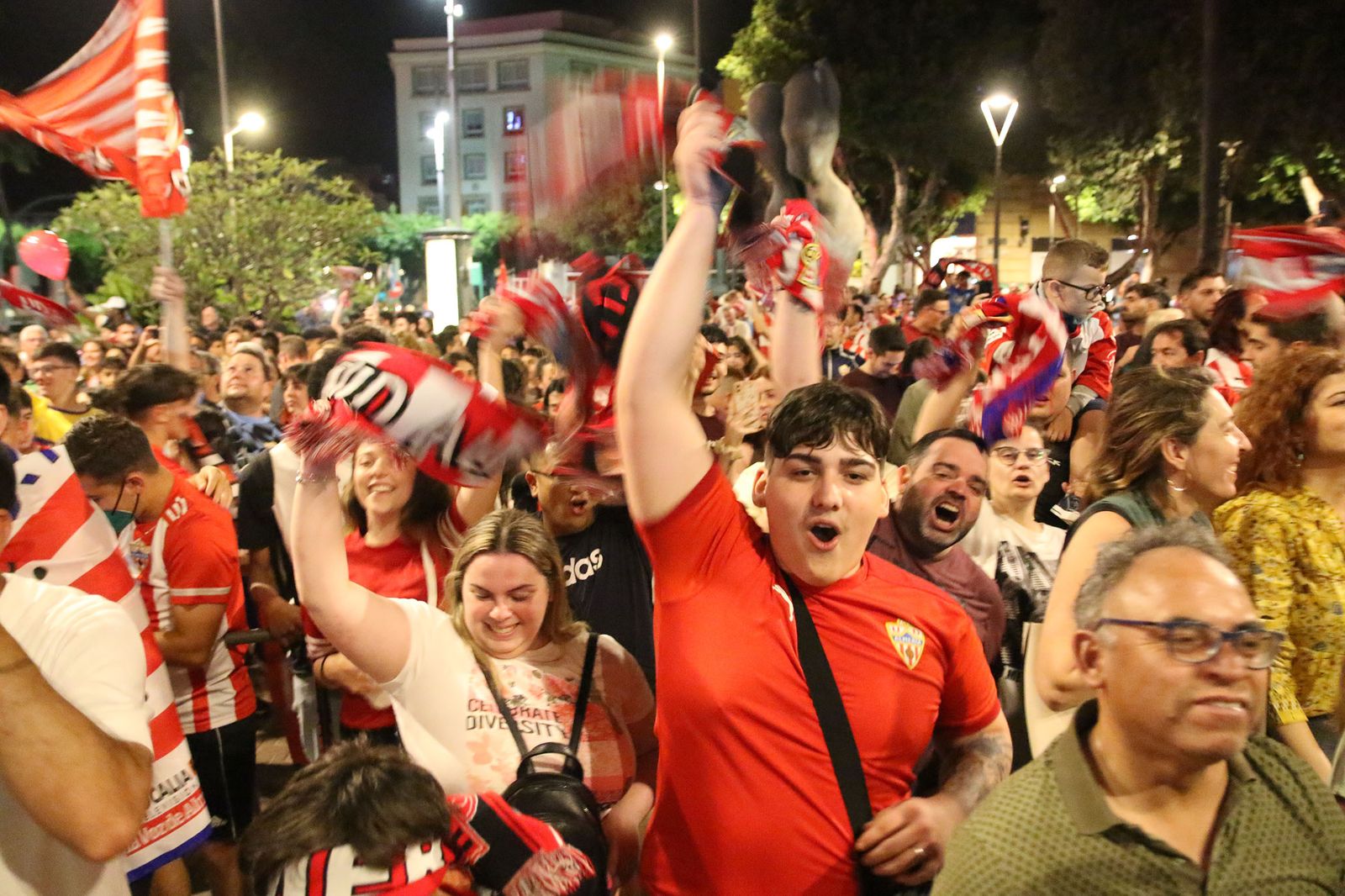 Las imágenes de la celebración del ascenso del Almería en la Plaza de las Velas