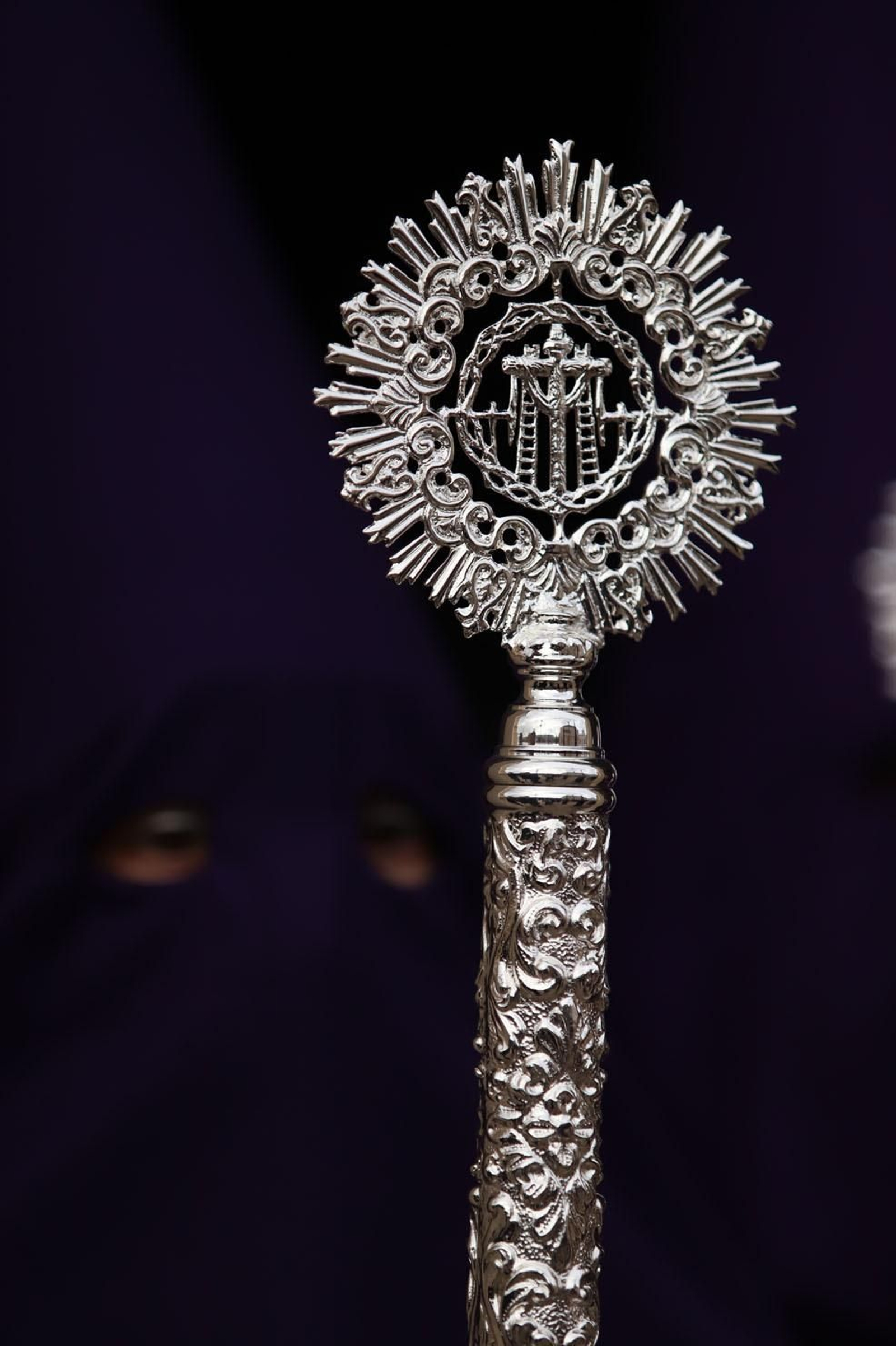 Imágenes de la procesión del Descendimiento por las  calles de Huelva
