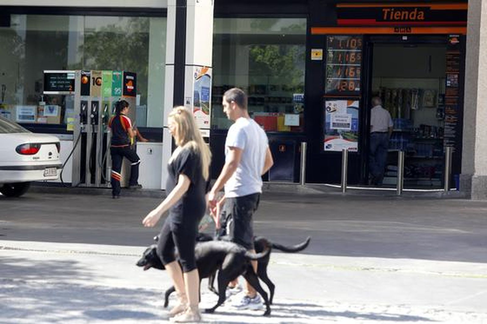 Los piquetes tomaron el centro de la capital desde primera hora de la mañana para impedir la apertura de comercios y empresas. /Jesús Marín