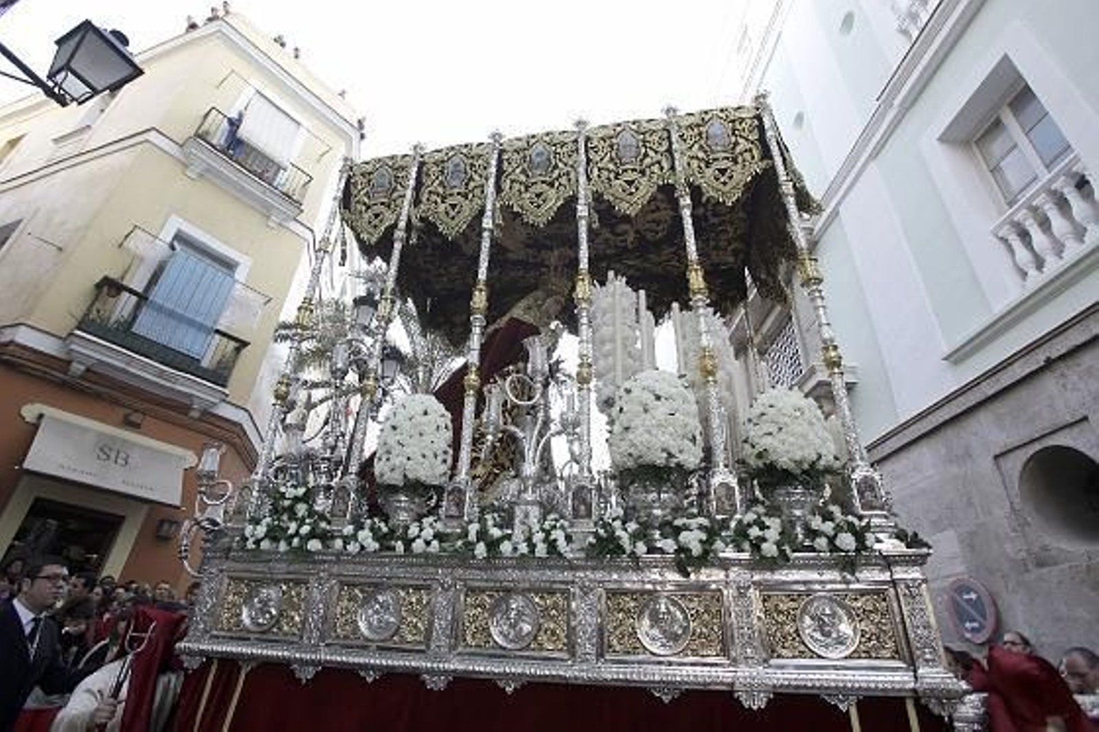 El barrio de La Merced vive su tarde grande con la salida de la Sentencia

Foto: Jesus Marin