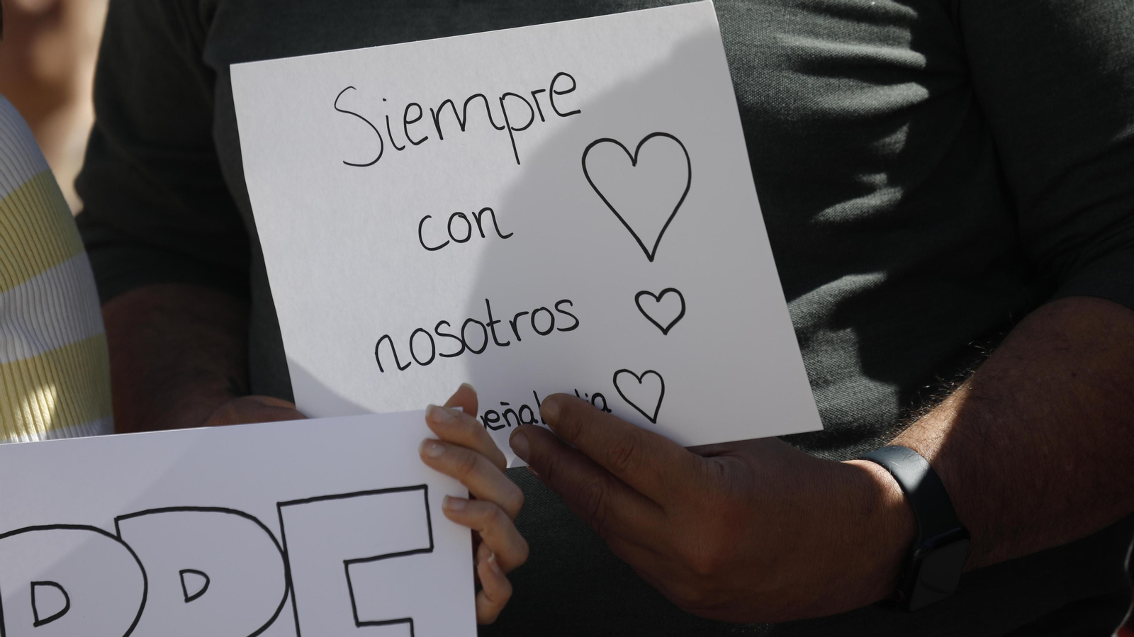 Las fotos de la concentración por la muerte de Lydia,  la niña nacida de forma prematura