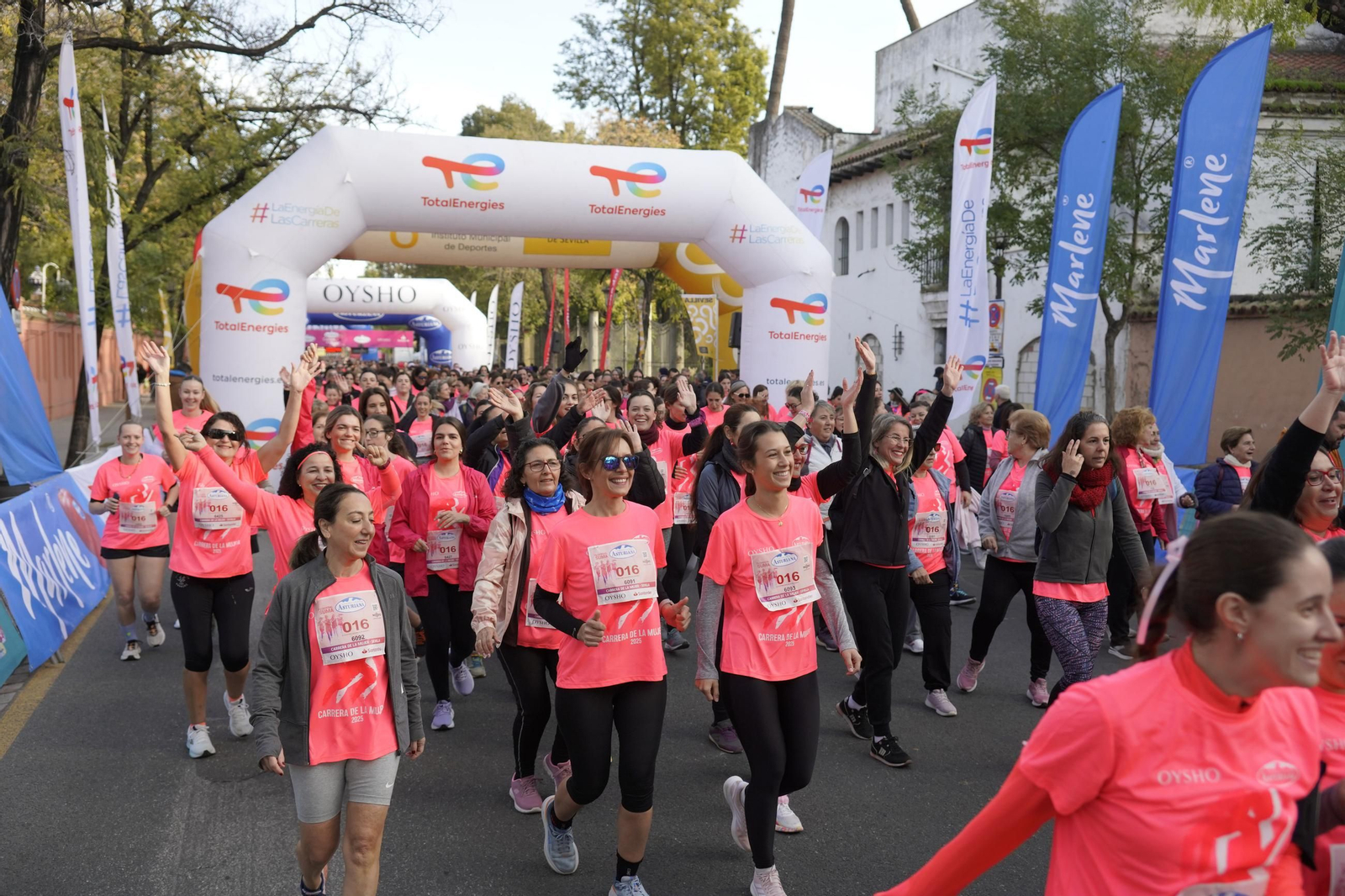 Búscate en las fotos de la Carrera de la Mujer de Sevilla