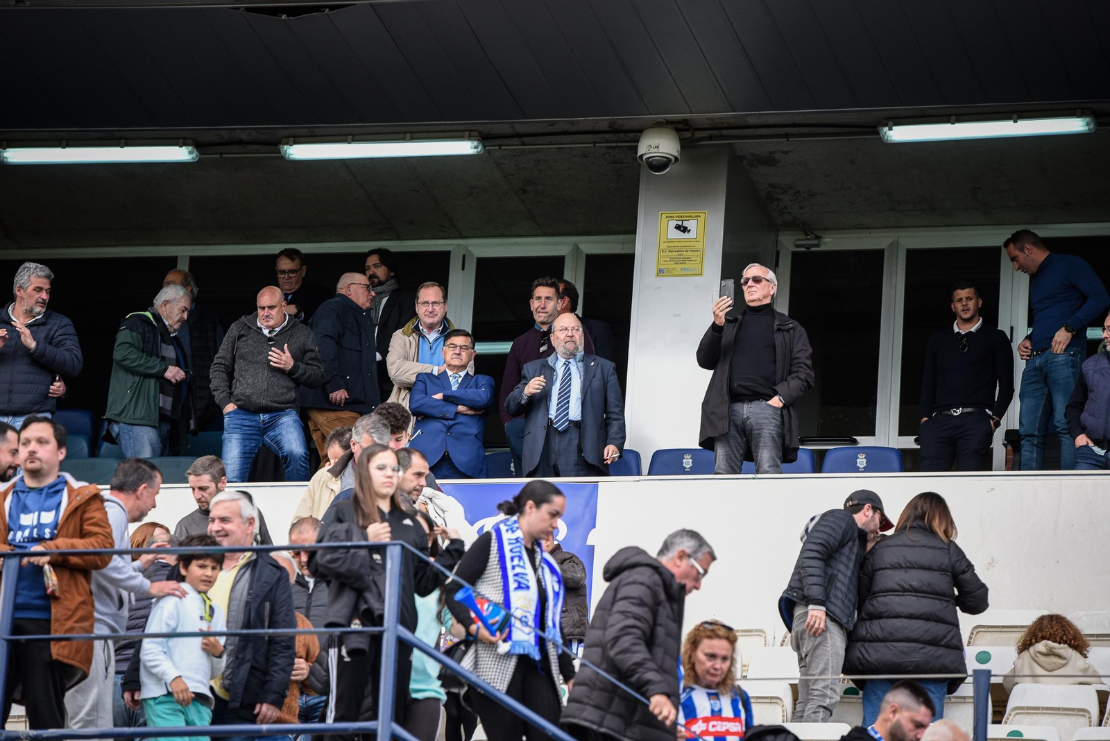 Imágenes de la afición en el Colombino en el Recreativo - Antequera