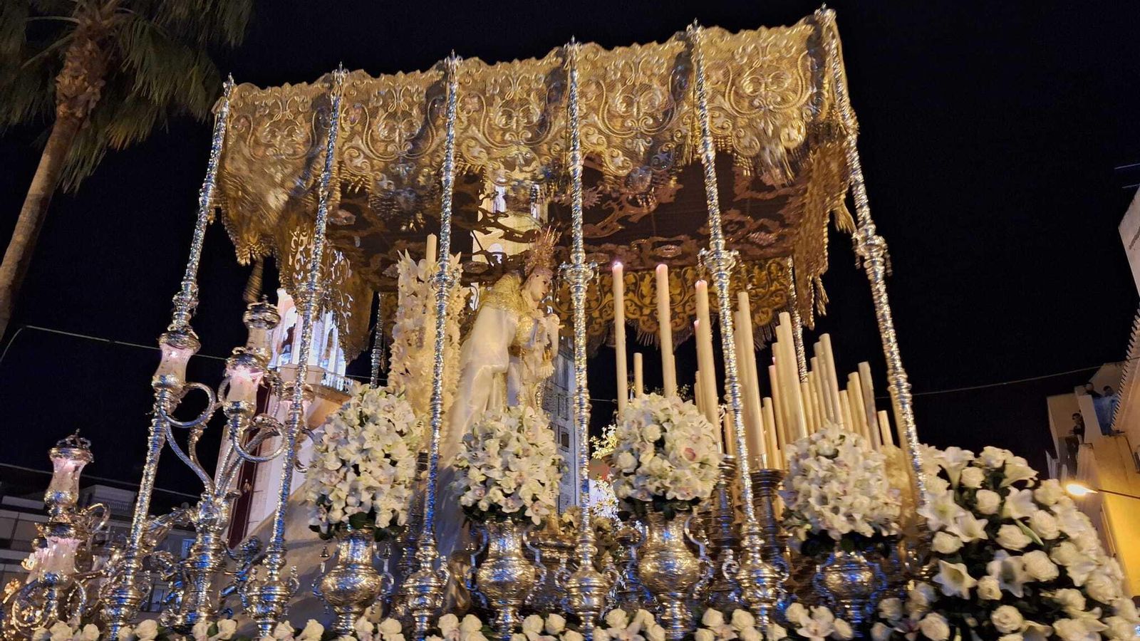 La Virgen del Amor, en Puente Genil. La Virgen del Amor, en Puente Genil.