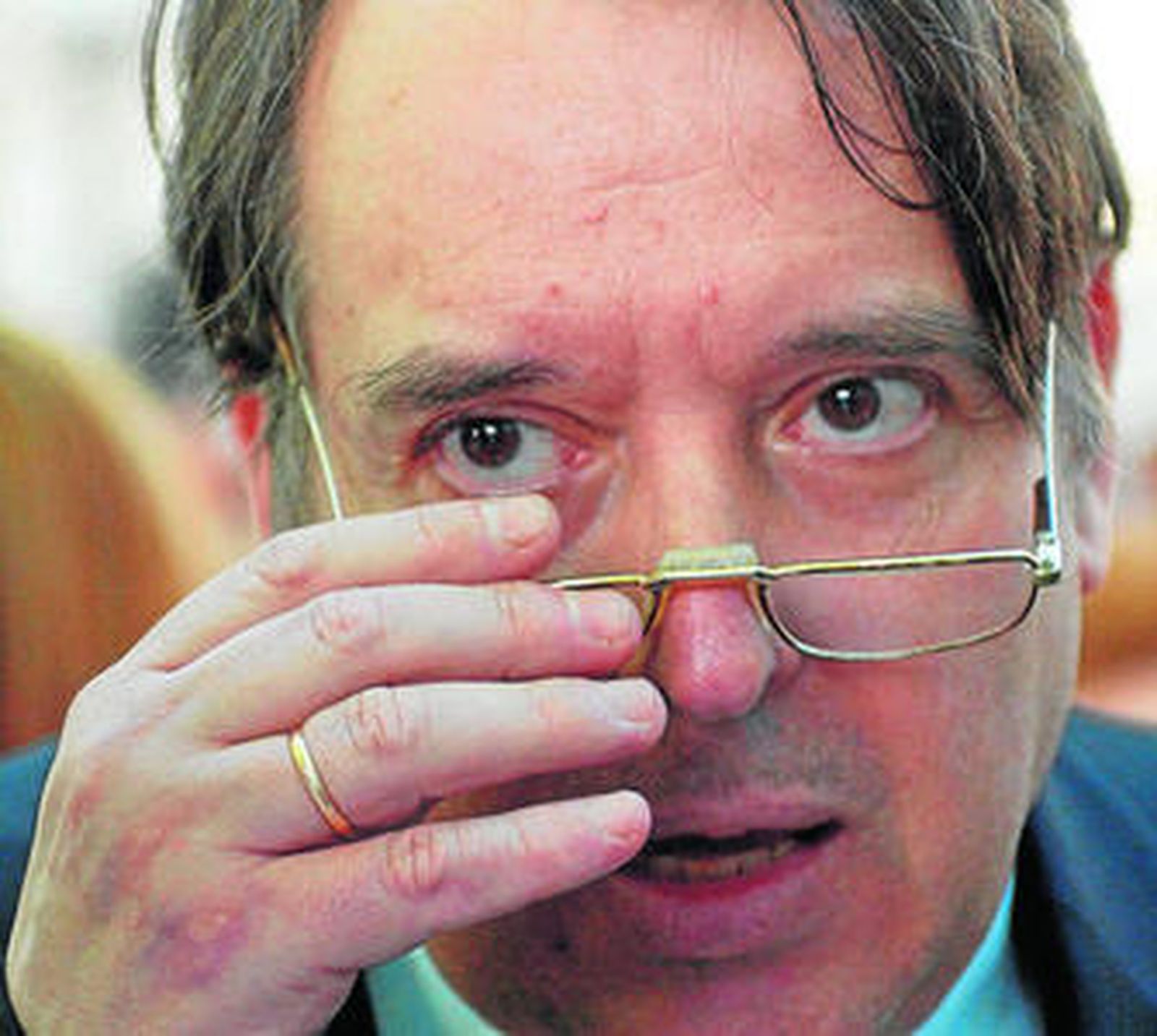 García-Posada estudió en la Universidad de Granada.