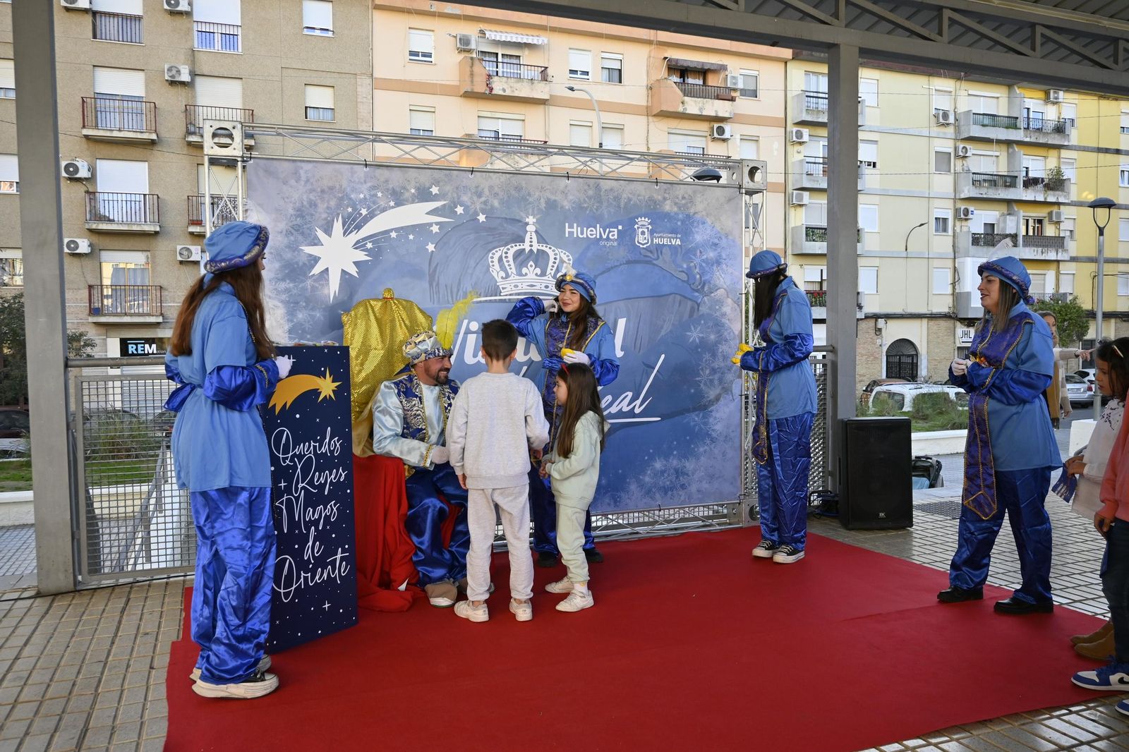 Recogida de cartas del paje real en la plaza Miguel Raya en el Molino, en imágenes
