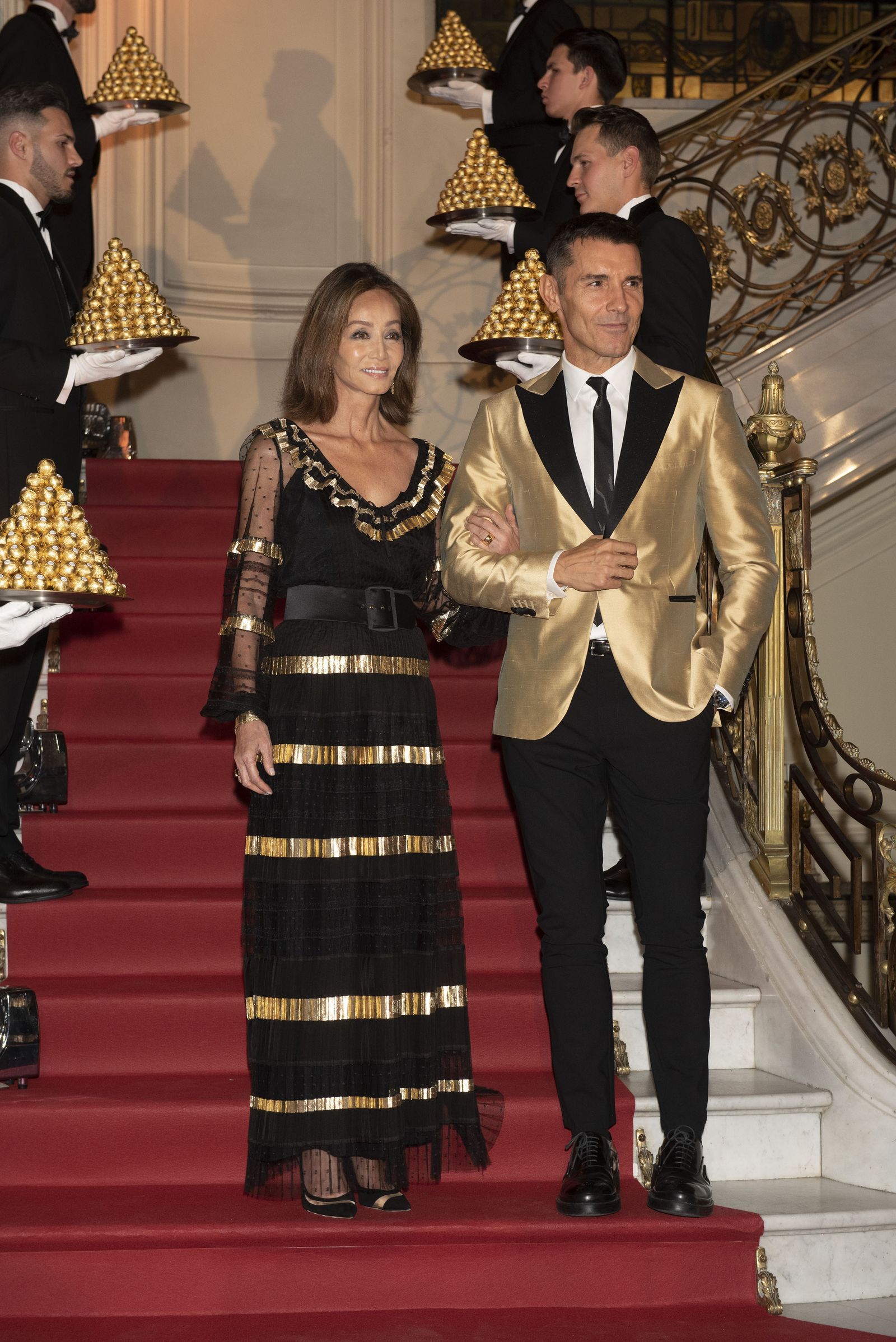 Isabel Preysler del brazo de Jesús Vázquez en la residencia del embajador italiano en Madrid