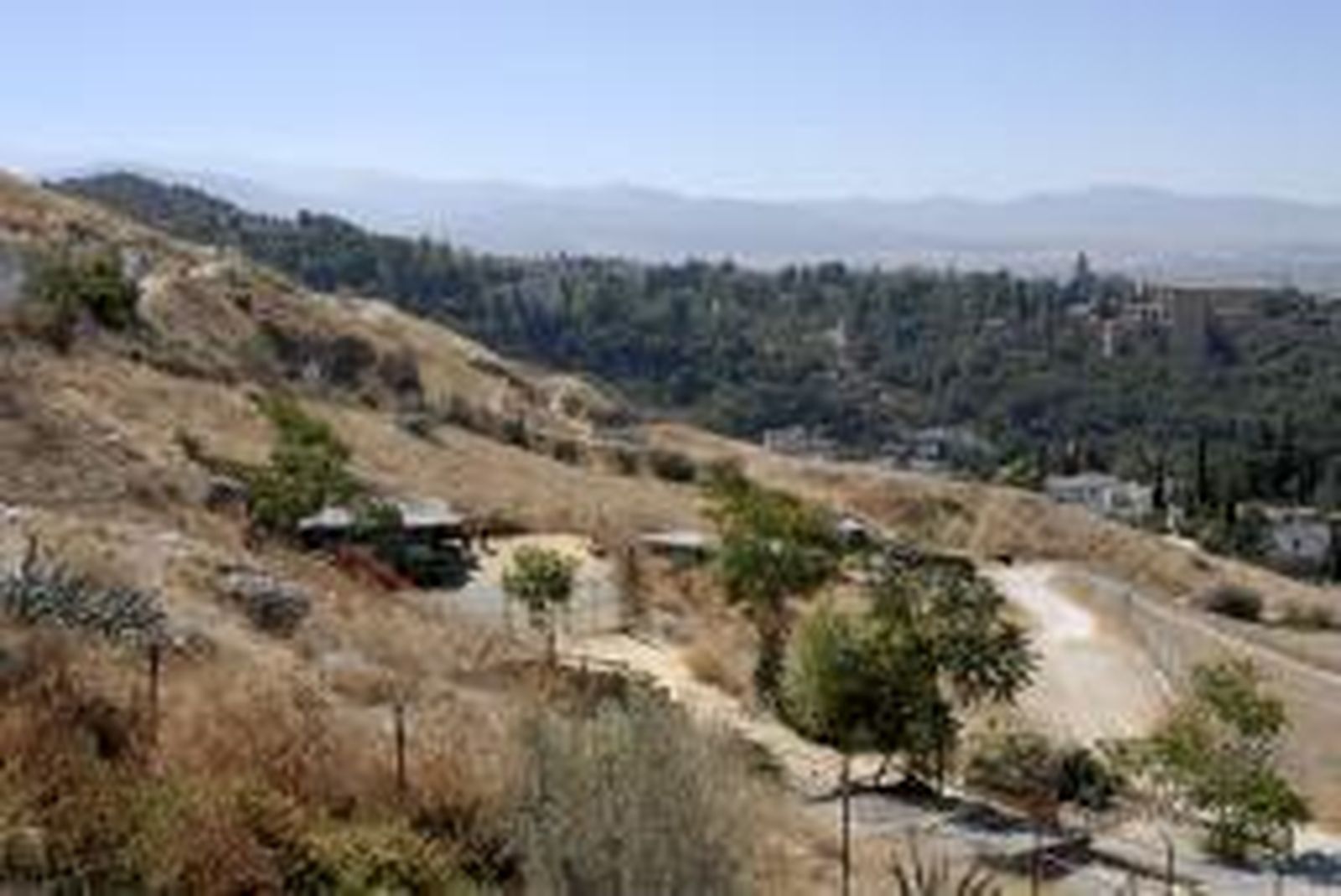 Unidas Podemos avisa que la nueva ley urbanística de Andalucía pone en peligro la Vega de Granada o el Cerro de San Miguel