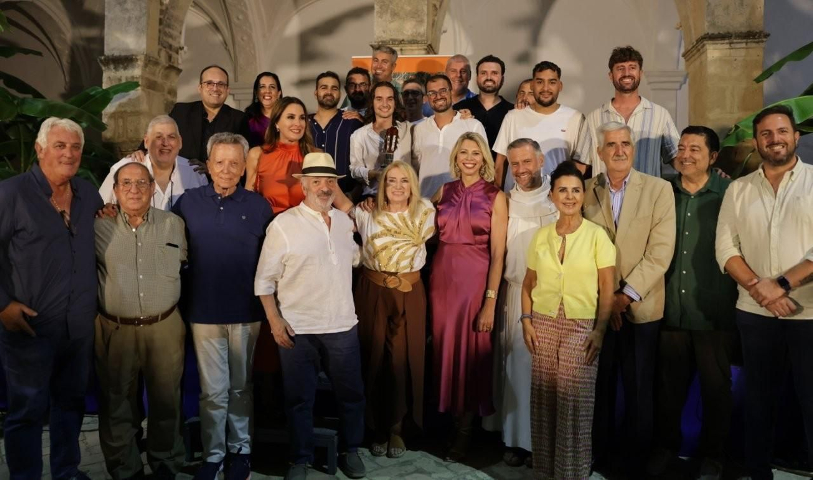 Marina Bernal presenta en Chipionz el libro 'Rocío, 20 años contigo'