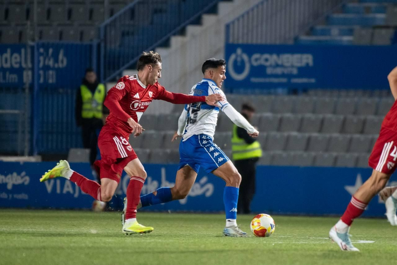 Una imagen del partido en la Nova Creu Alta.