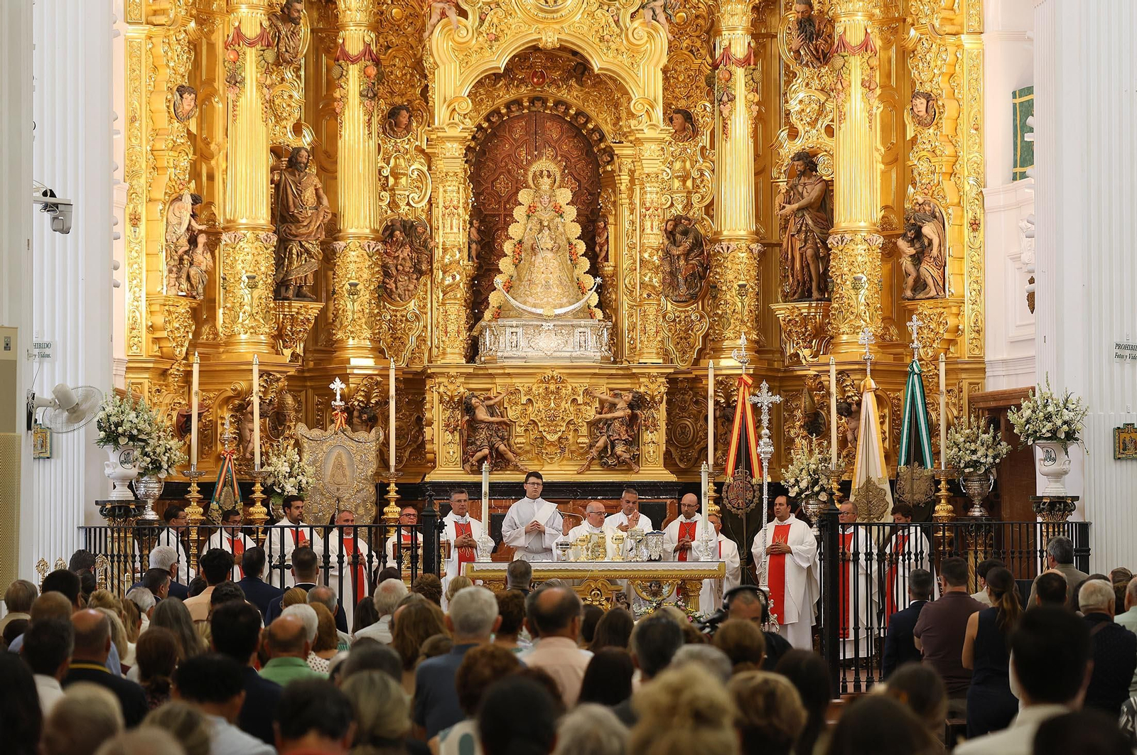 Rocío Chico 2025: Solemne Función Votiva y Procesión Eucarística, con el Santísimo bajo palio por el entorno del Santuario