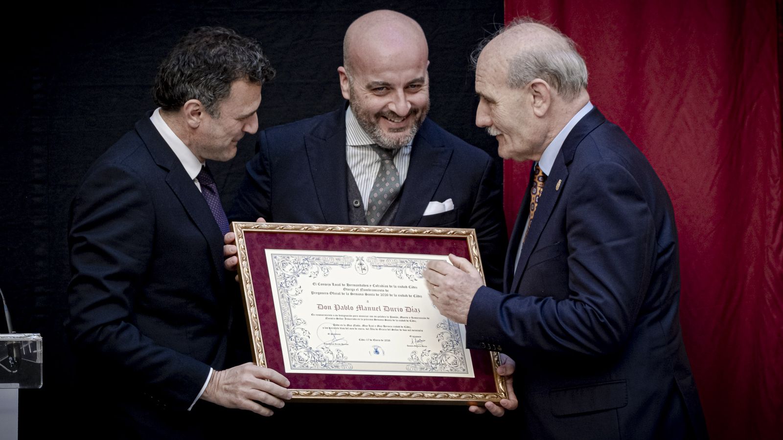 Las imágenes de la presentación del cartel y pregonero de la Semana Santa de Cádiz 2025